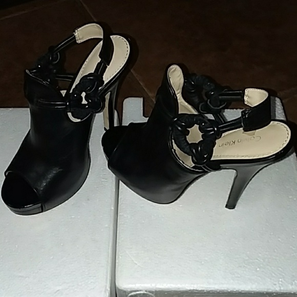 Calvin Klein - Picture 2 of 8